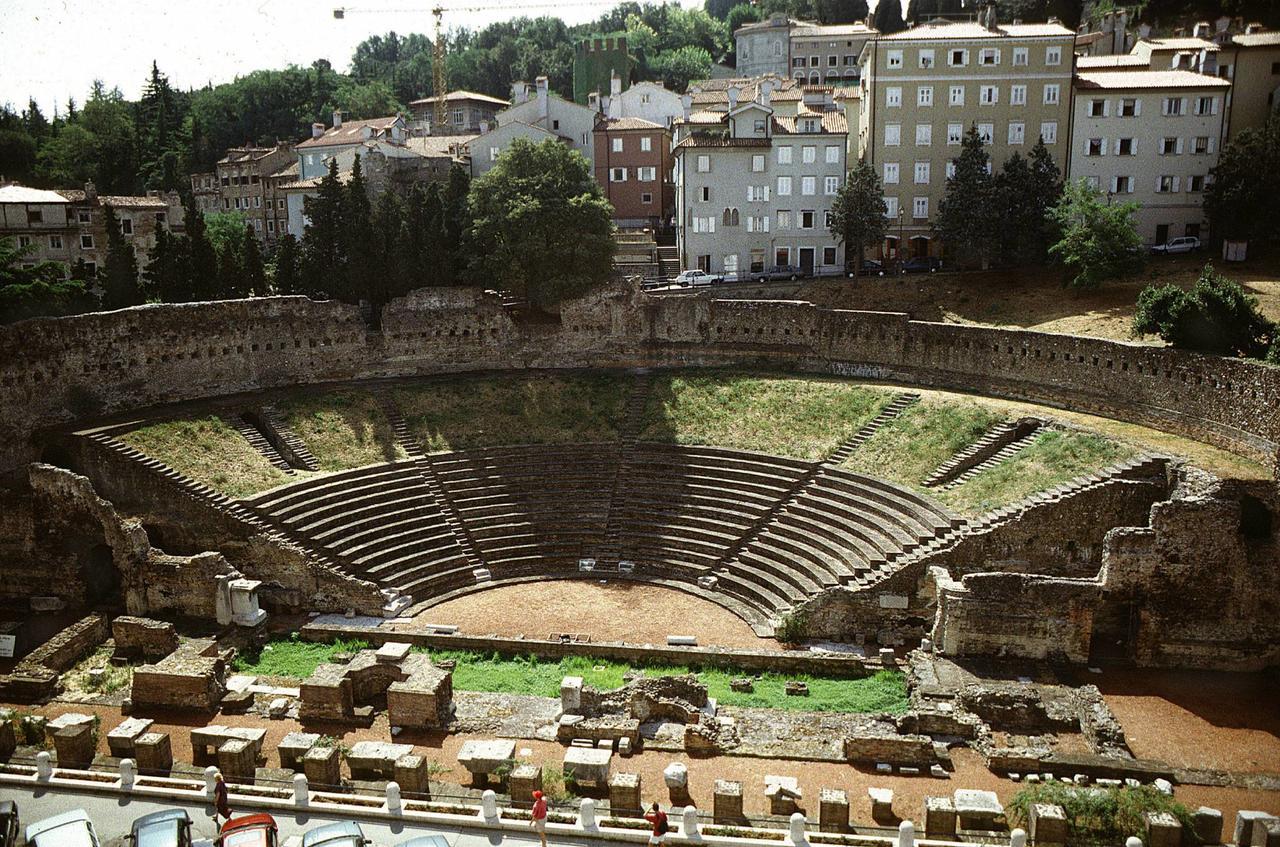 Residence Teatro Romano Trieste Ngoại thất bức ảnh